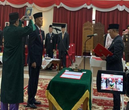 Pj Gubernur Riau, Rahman Hadi, resmi melantik Taufiq OH sebagai Pj Sekretaris Daerah (Sekda) Riau (foto/Meri)